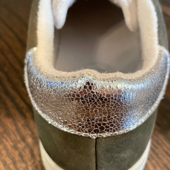 Steven tennis shoes with stars - Picture 3 of 5